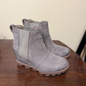 Grey Joan of Arctic Wedge